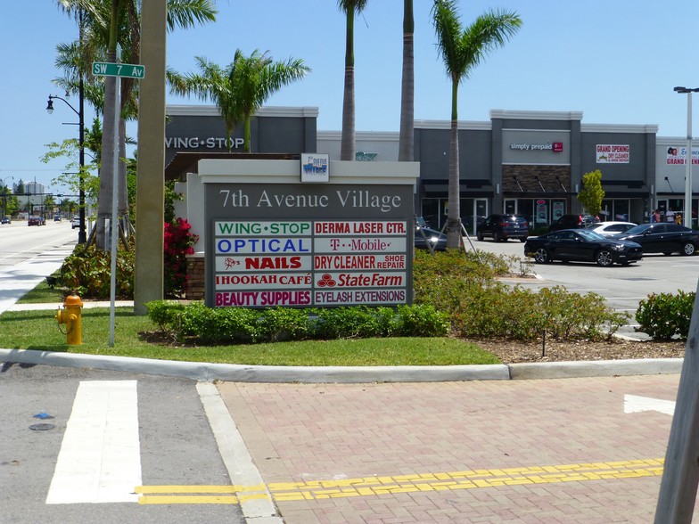 645-710 W Hallandale Beach Blvd, Hallandale, FL à louer - Photo de l’immeuble – Image 3 sur 9