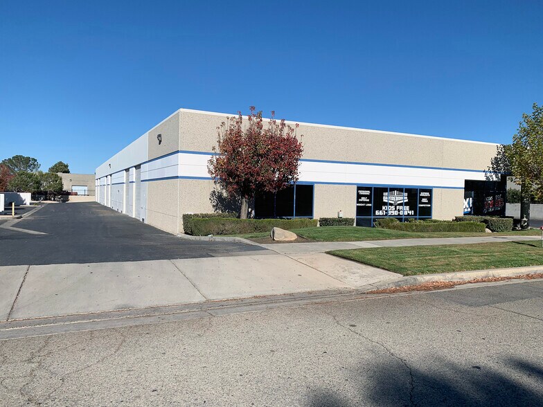 211 E Avenue K-6, Lancaster, CA à louer - Photo de l’immeuble – Image 2 sur 4