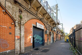 Plus de détails pour Gales Gdns, Londres - Local commercial à louer