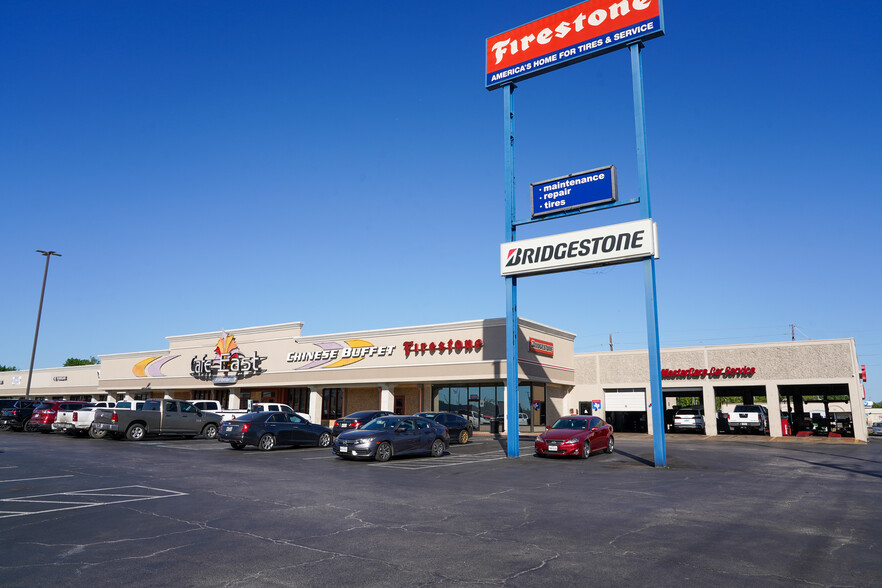210-264 1st St W, Humble, TX à louer - Photo de l’immeuble – Image 3 sur 5