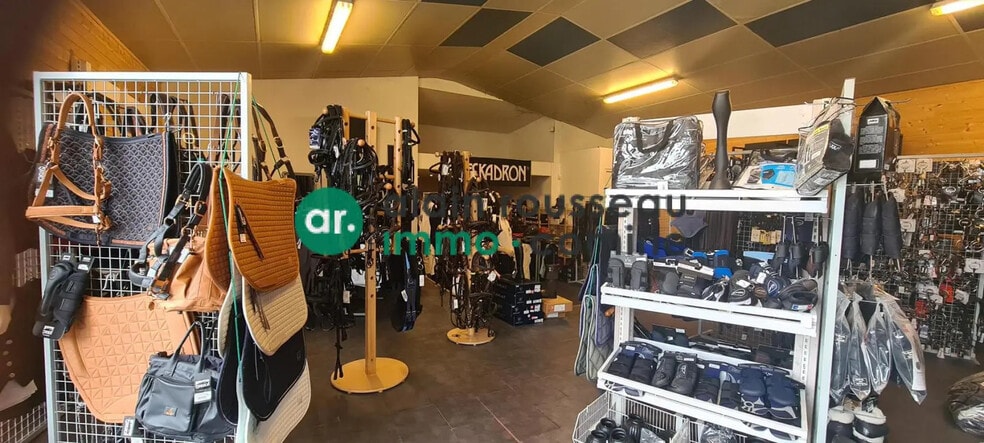 Local d’activités dans Avrillé à louer - Photo de l’immeuble – Image 2 sur 7