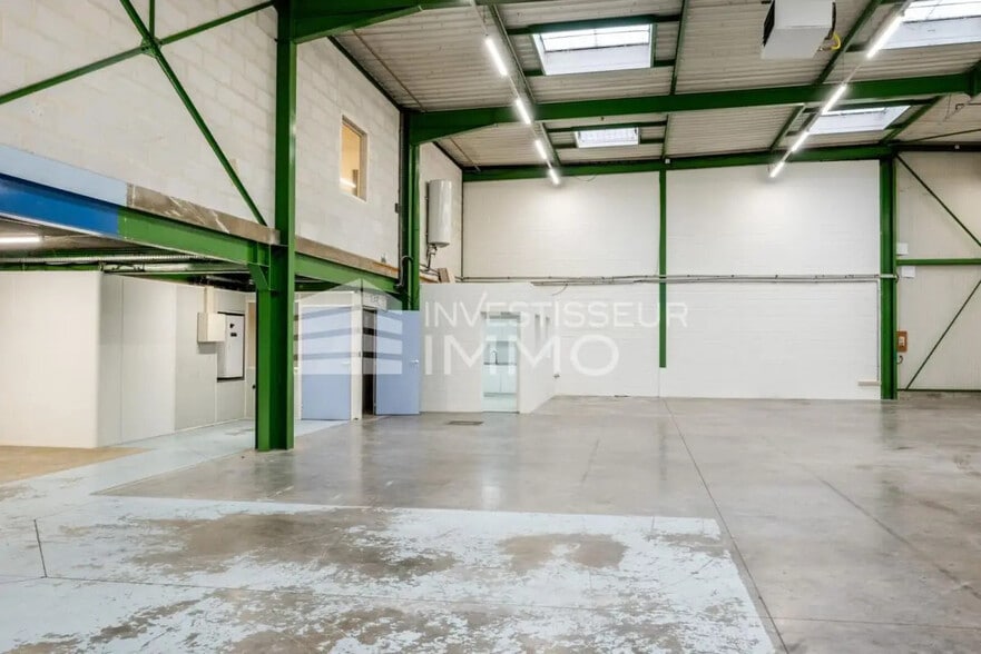 Bureau dans Saint-Thibault-des-Vignes à louer - Photo intérieure – Image 3 sur 5