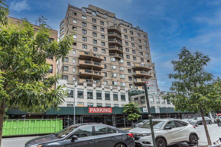 133-47 Sanford Ave, Flushing, NY à vendre - Photo de l’immeuble – Image 2 sur 10