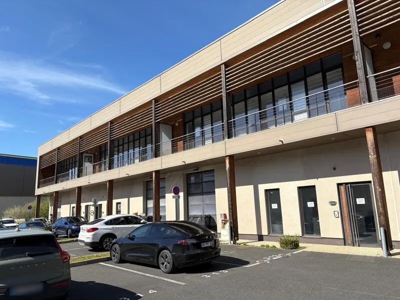 Local d’activités dans Collégien à louer Photo de l’immeuble– Image 1 sur 10