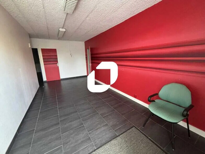 Bureau dans Évry-Courcouronnes à vendre - Photo de l’immeuble – Image 2 sur 7
