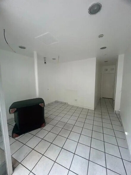 Local commercial dans Paris à louer - Photo de l’immeuble – Image 3 sur 5