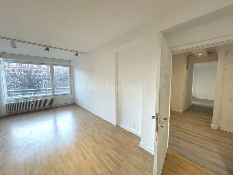 Bureau dans Strasbourg à louer - Photo de l’immeuble – Image 1 sur 10