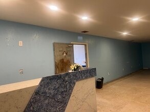 7704 W Hillsborough Ave, Tampa, FL à louer Photo intérieure– Image 1 sur 38