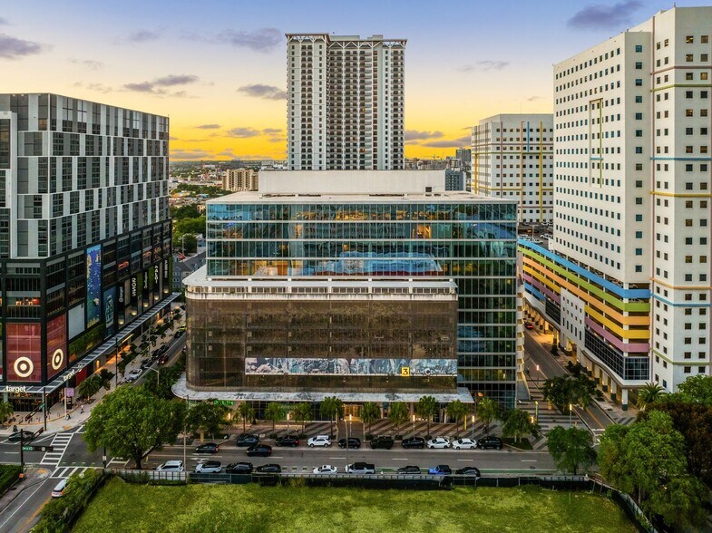 161 NW 6th St, Miami, FL à louer - Photo de l’immeuble – Image 3 sur 23