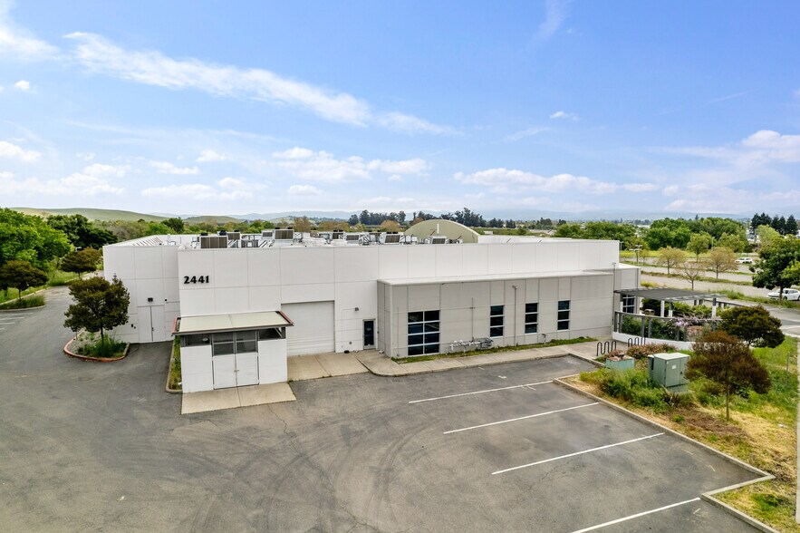 2441 Constitution Dr, Livermore, CA à louer - Photo de l’immeuble – Image 3 sur 6