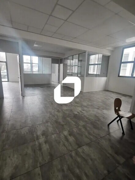 Bureau dans Joinville-le-Pont à louer - Photo de l’immeuble – Image 3 sur 12