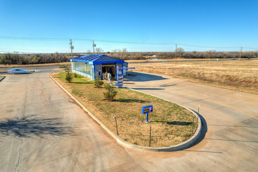 13400 Piedmont rd, Yukon, OK à vendre - Photo principale – Image 1 sur 3