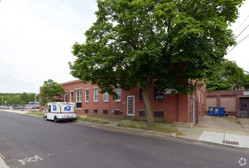 233-241 W Park St, Providence, RI à louer - Photo de l’immeuble – Image 3 sur 10