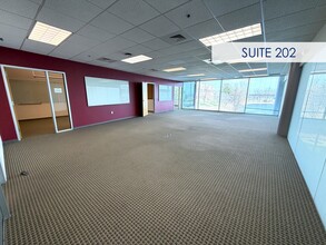 2100 S Oak St, Champaign, IL à louer Photo intérieure– Image 1 sur 2