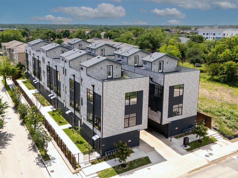 426-430 E 8th St, Dallas, TX à vendre - Photo de l’immeuble – Image 2 sur 26