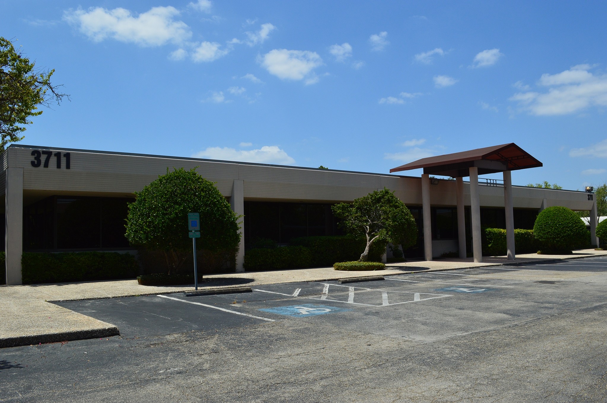 3731 Briarpark Dr, Houston, TX à louer Photo de l’immeuble– Image 1 sur 24