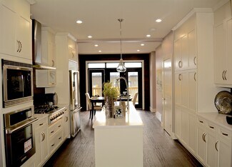 Plus de détails pour 11331 76 Av NW, Edmonton, AB - Logement à vendre