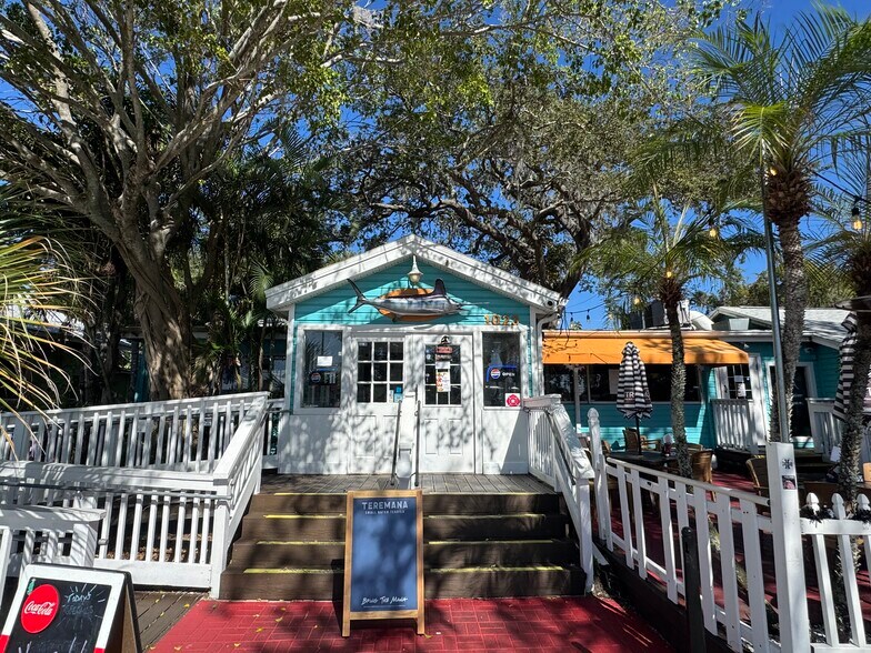 1023 Florida Ave, Palm Harbor, FL à vendre - Photo de l’immeuble – Image 2 sur 9