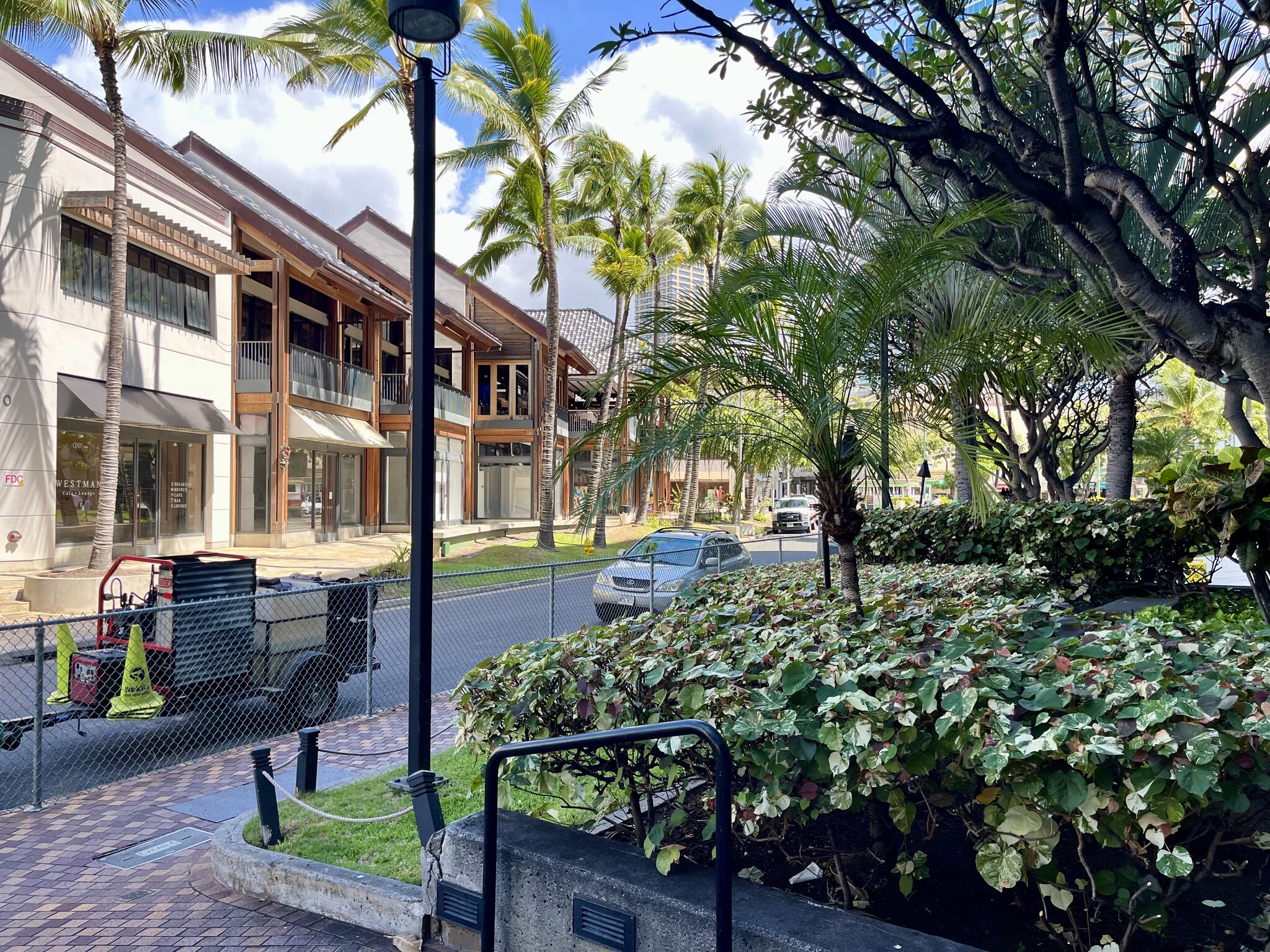 2155 Kalakaua Ave, Honolulu, HI à louer Photo de l’immeuble– Image 1 sur 6