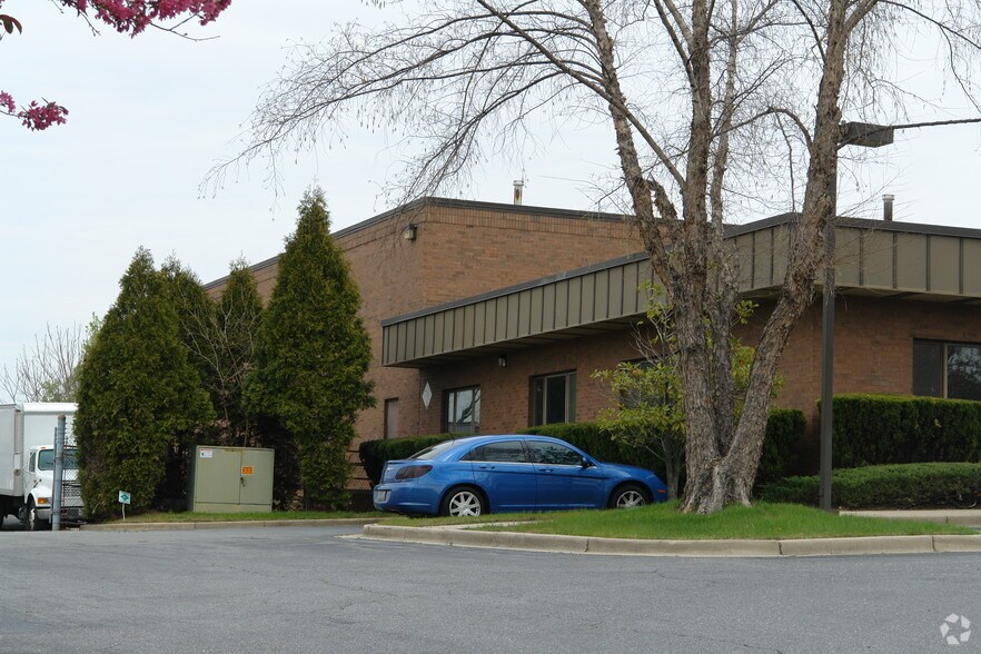 9110 Edgeworth Dr, Capitol Heights, MD à louer - Photo de l’immeuble – Image 3 sur 10