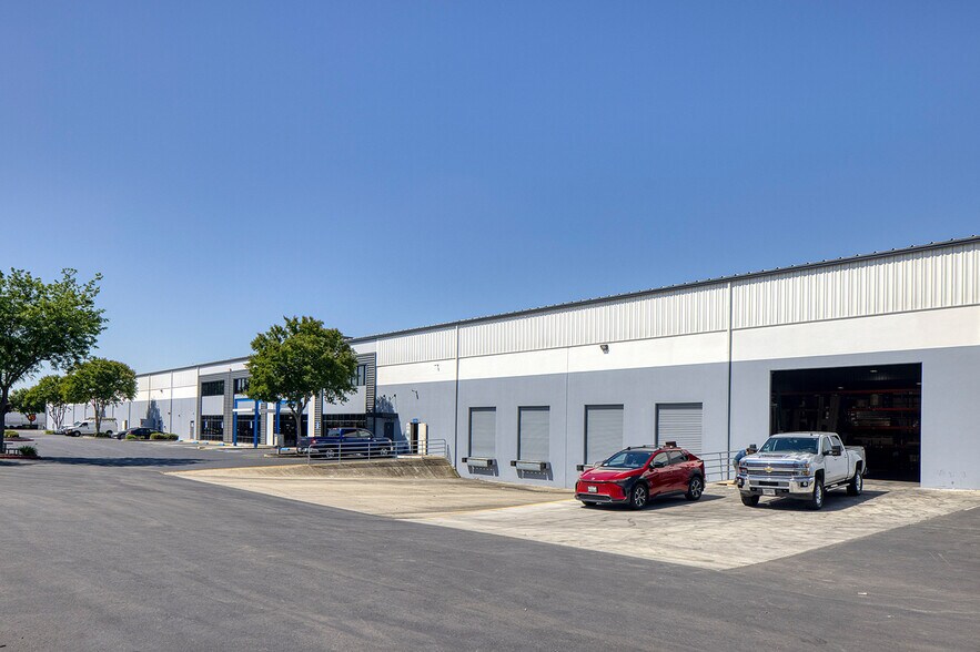 3021 Boeing Way, Stockton, CA à vendre - Photo de l’immeuble – Image 3 sur 6