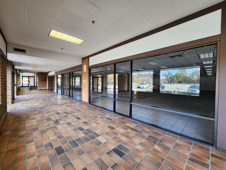 770 Roosevelt Trl, Windham, ME à louer - Photo de l’immeuble – Image 2 sur 4