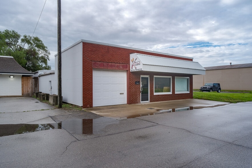 2305 Cottage Ave, Columbus, IN à vendre - Photo de l’immeuble – Image 2 sur 22