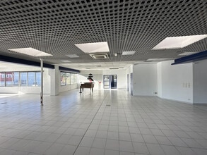 Bureau dans Digne-les-Bains à louer Photo intérieure– Image 2 sur 9