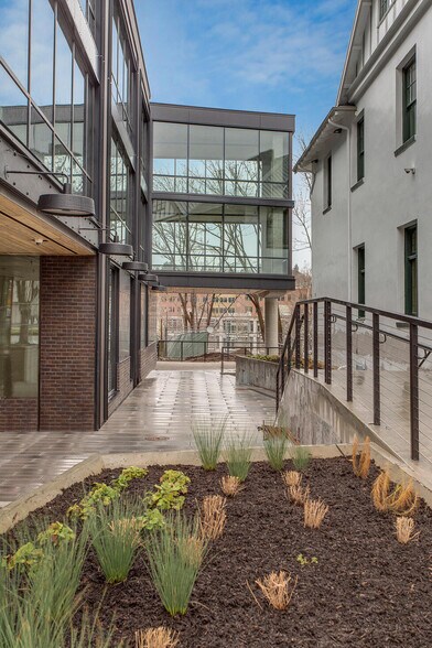 310 Florentia St, Seattle, WA à louer - Photo de l’immeuble – Image 2 sur 4