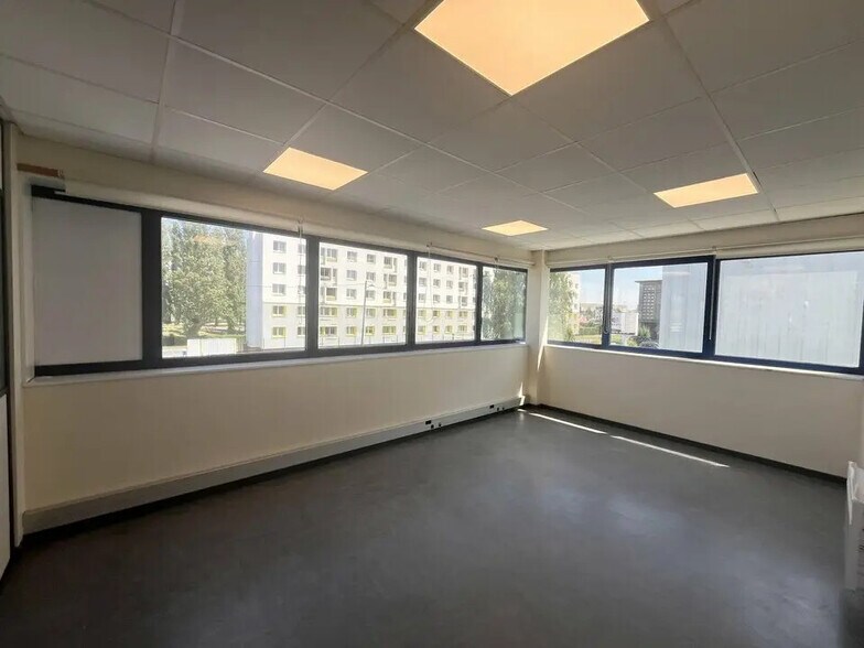 Bureau dans Le Havre à louer - Photo de l’immeuble – Image 1 sur 5
