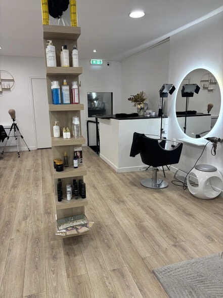 Local commercial dans Paris à louer - Photo de l’immeuble – Image 1 sur 4