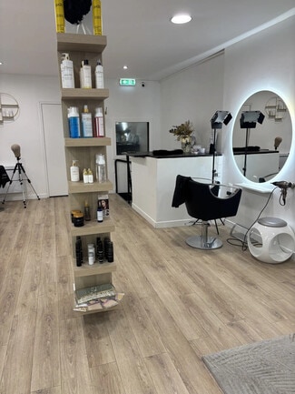 Plus de détails pour Local commercial à louer