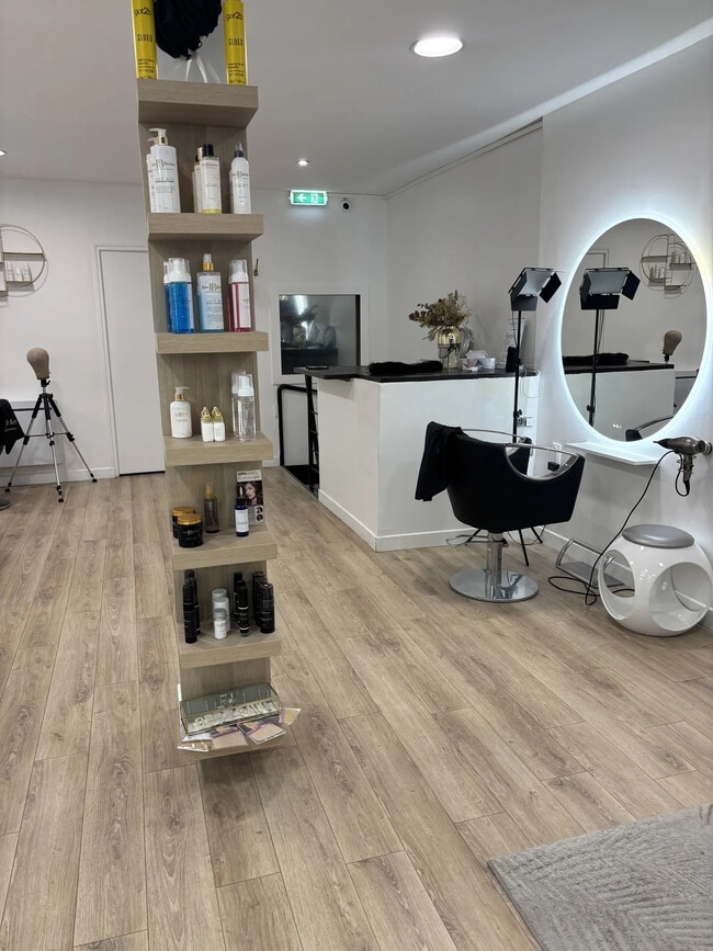 Plus de détails pour Local commercial à louer