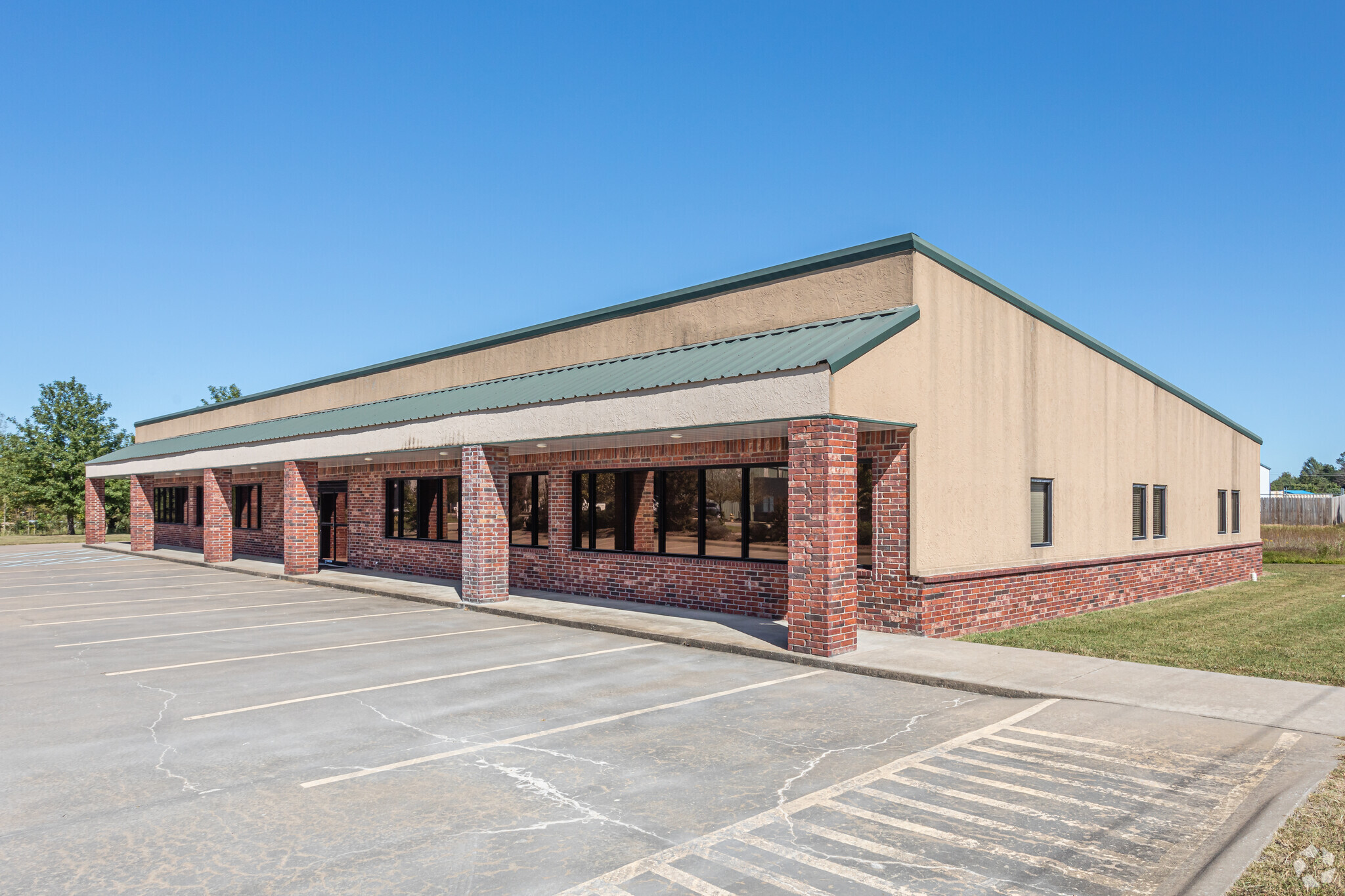 2501 SW Aviation St, Bentonville, AR à louer Photo de l’immeuble– Image 1 sur 19