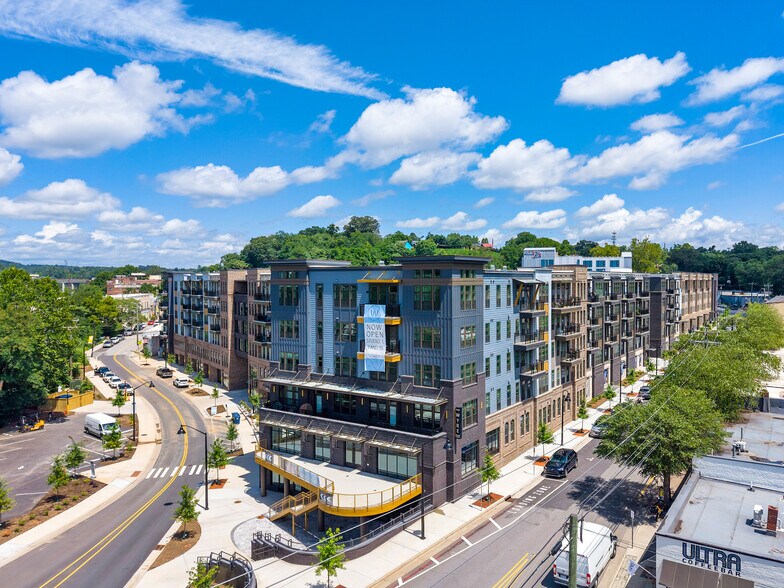 146 Roberts St, Asheville, NC à louer - Photo de l’immeuble – Image 1 sur 9