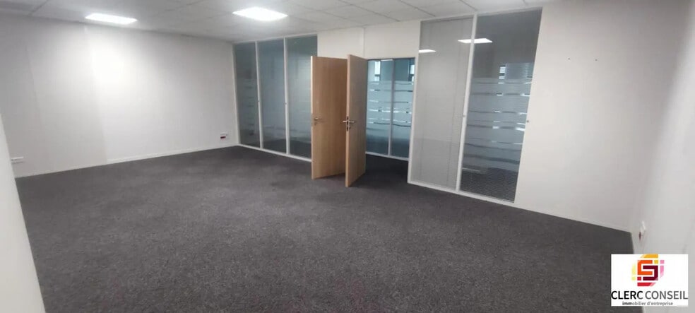 Bureau dans Rouen à louer - Photo de l’immeuble – Image 3 sur 13