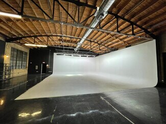 Plus de détails pour 200 E 4th St, Taylor, TX - Local d'activités à louer