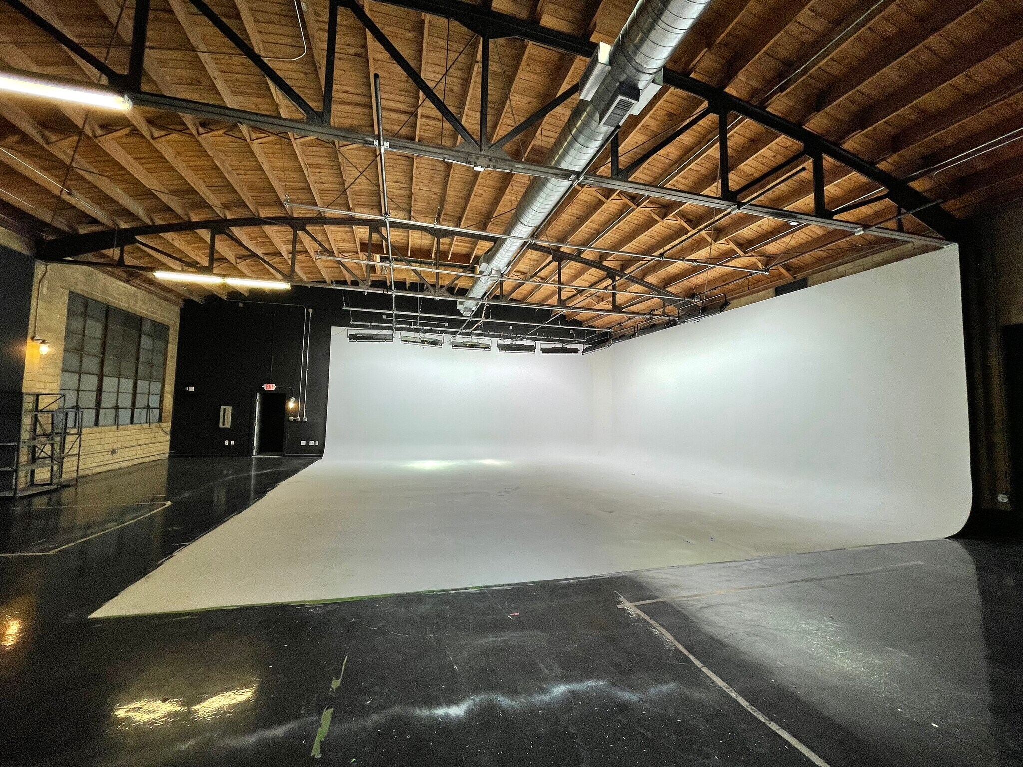 200 E 4th St, Taylor, TX à louer Photo principale– Image 1 sur 9