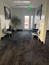 5665 S Redwood Rd, Taylorsville, UT à louer Hall d’entrée– Image 2 sur 7