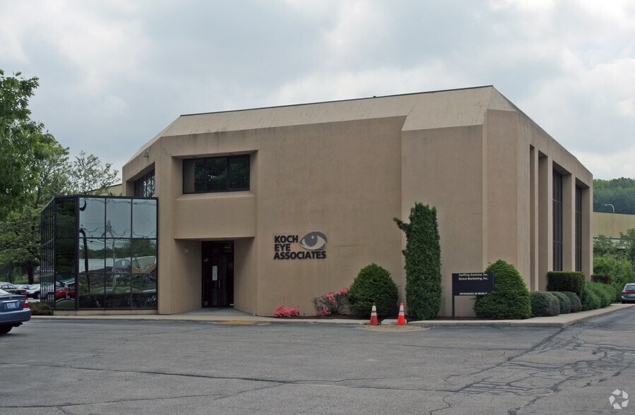 1404 Atwood Ave, Johnston, RI à louer - Photo de l’immeuble – Image 2 sur 25