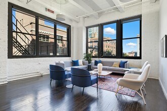 224-230 W Huron St, Chicago, IL à louer Photo intérieure– Image 1 sur 9