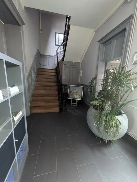 Bureau dans Elbeuf à vendre - Photo de l’immeuble – Image 3 sur 7