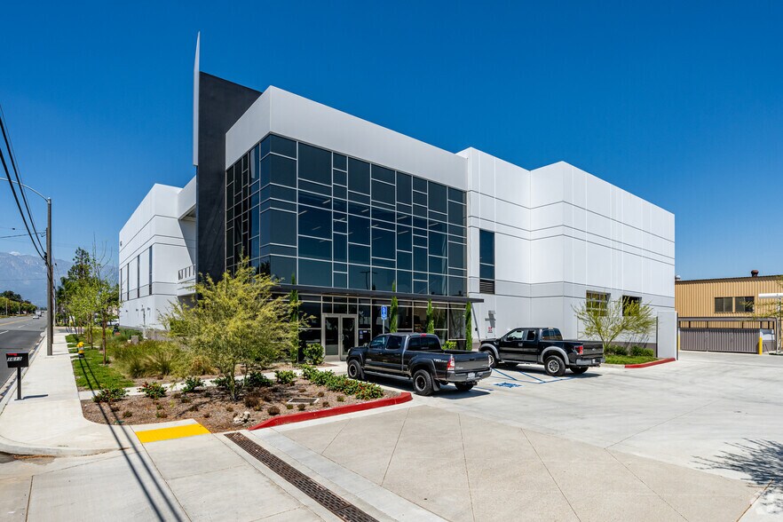 1613 S Baker Ave, Ontario, CA à louer - Photo principale – Image 1 sur 7