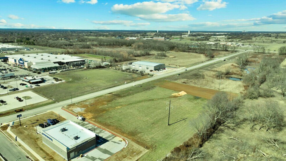 N Simon Sager Ave, Siloam Springs, AR à vendre - Photo de l’immeuble – Image 3 sur 4