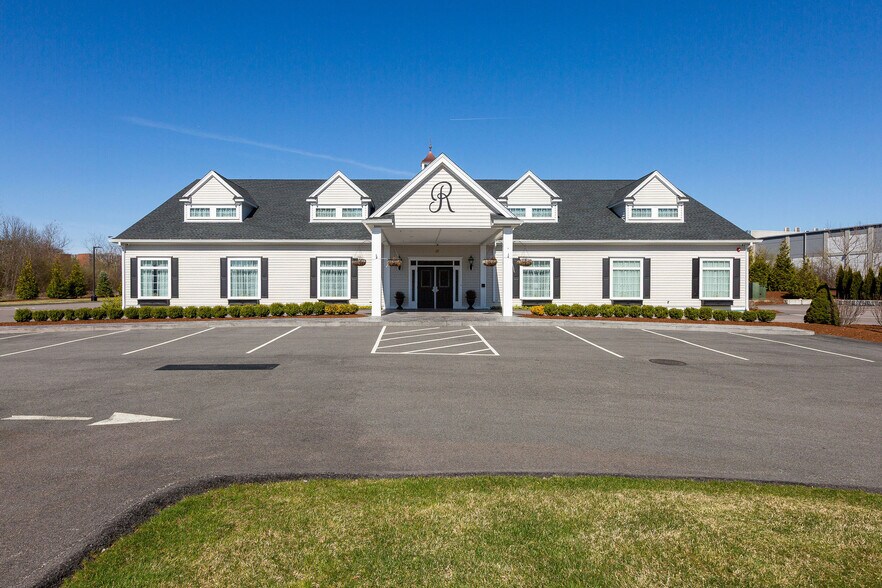 17 Main St, Lakeville, MA à vendre - Photo principale – Image 1 sur 55