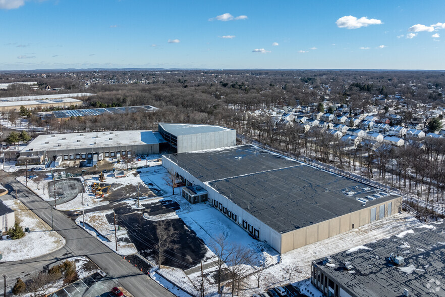 40d Cotters Ln, East Brunswick, NJ à louer - Aérien – Image 2 sur 12