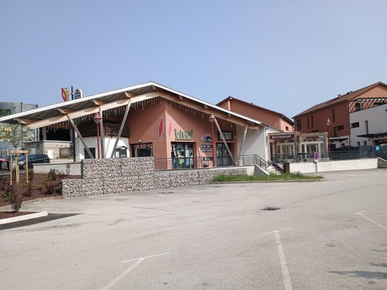 Local commercial dans Maillat à louer - Photo de l’immeuble – Image 2 sur 6