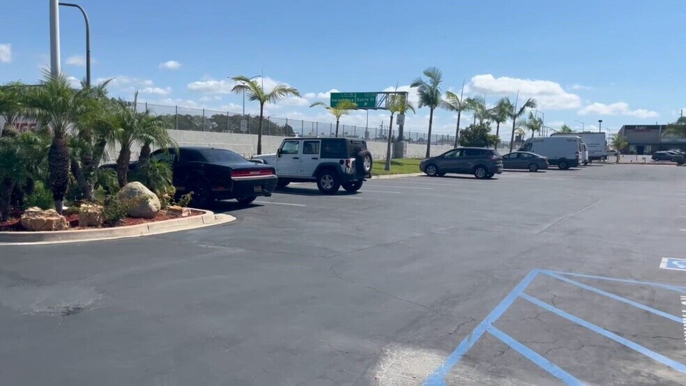 10700 Spencer Ave, Fountain Valley, CA à louer - Vidéo sur l’annonce professionnelle – Image 2 sur 16