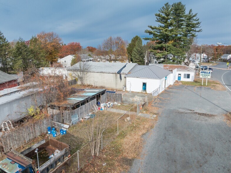 72 Unity St, Turners Falls, MA à vendre - Photo de l’immeuble – Image 2 sur 42