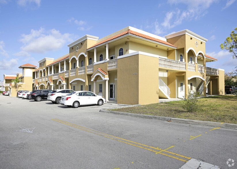 13335 SW 124th St, Miami, FL à louer - Photo principale – Image 1 sur 4
